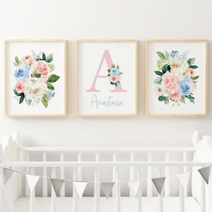 Impresión personalizada del nombre del bebé, carta del monograma, estampados florales azul rosados rubor, guardería de la niña, decoración de la pared de la guardería, regalo del bebé, baby shower,