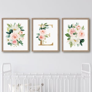 Acuarela Floral Blush vivero arte, monograma de oro personalizado, decoración de vivero, bebé niña vivero arte impresiones, rosa floral impresiones, ramos florales,