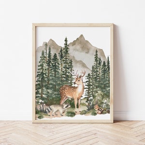 K&ouml;nnte beinhalten: Ein Aquarellbild eines Hirsches, Waschb&auml;ren und Eichh&ouml;rnchens in einer Waldlandschaft. Der Hirsch ist braun mit wei&szlig;en Flecken und hat Geweih. Der Waschb&auml;r ist grau und wei&szlig;. Das Eichh&ouml;rnchen ist braun und wei&szlig;. Der Wald ist gr&uuml;n und &uuml;ppig mit hohen B&auml;umen und einem Gebirge im Hintergrund.