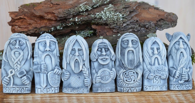 Язычество идол перуна. Славянские идолы перун. Перун бог славян идол. Славянский идол велес. Идол перун древняя русь.