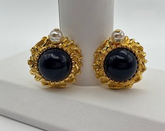 Orecchini a clip St John, cabochon blu vintage anni '80, perle finte e placcati in oro