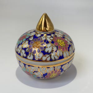 70s vintage hand-painted floral porcelain trinket box