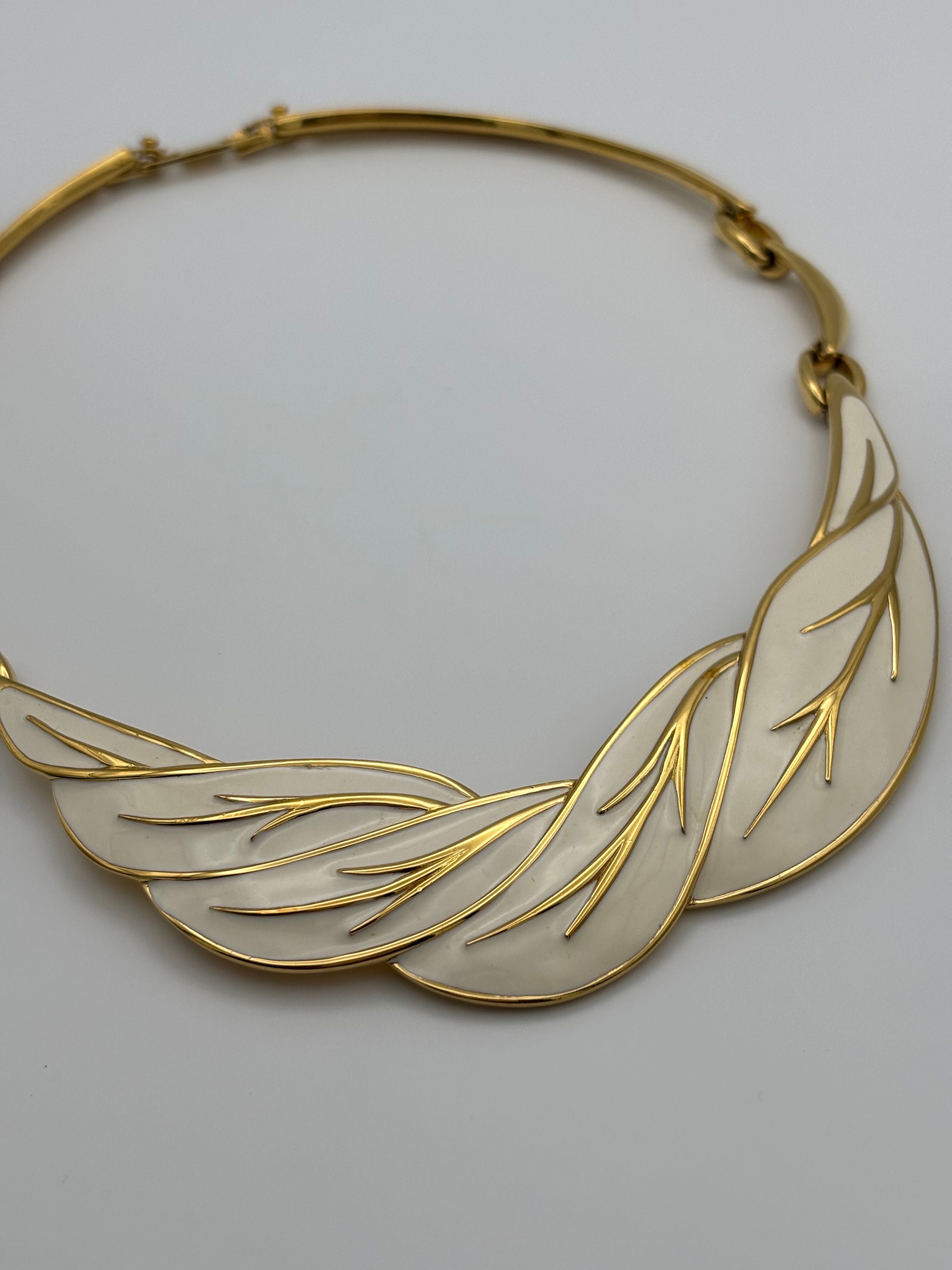 Monet, 70s Vintage White Enamel & Gold Plated Necklace - Etsy