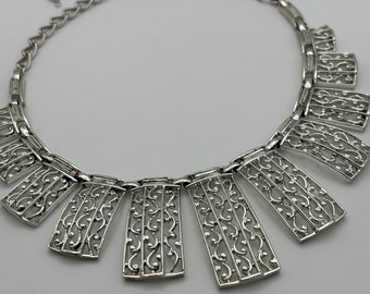 Sarah Coventry, 70s vintage silver plated vines bib necklace