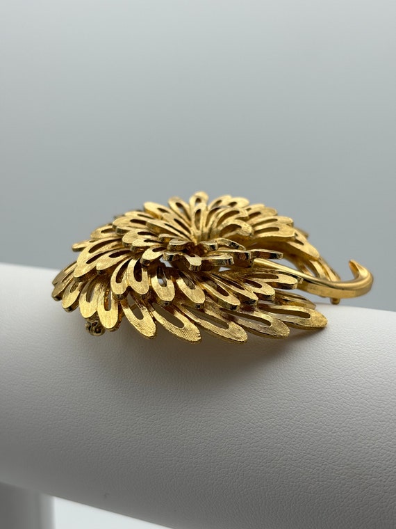 Monet, 60s vintage gold plated floral brooch - image 5