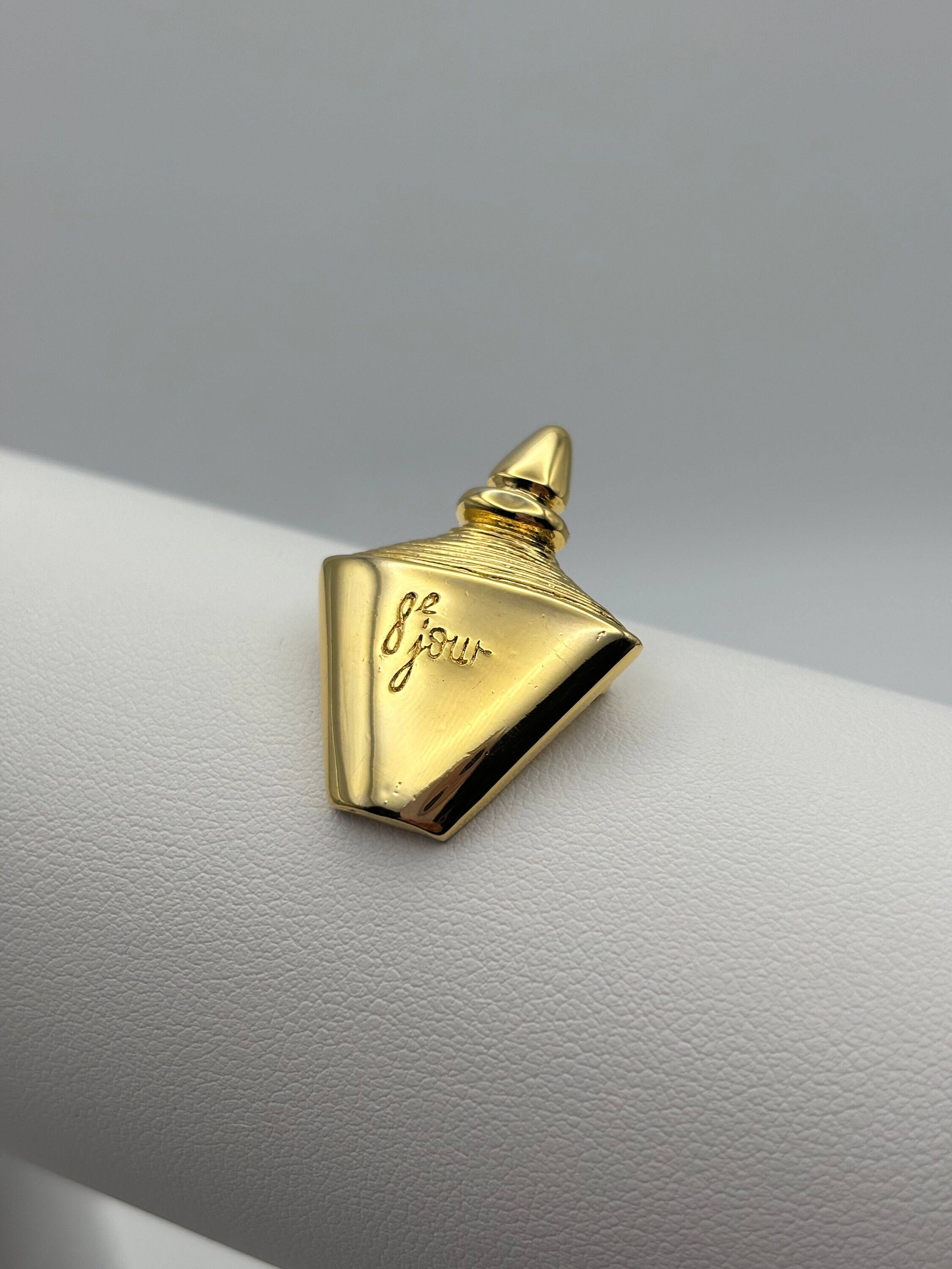Broche Créateur Yves Rocher - Fleur En Nacre Blanche Irisé, Alliage, Occasion Comme Neuf