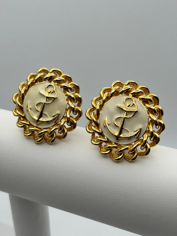 80s Vintage Huge White Enamel & Gold Plated Nautical Clip on  display picture 3
