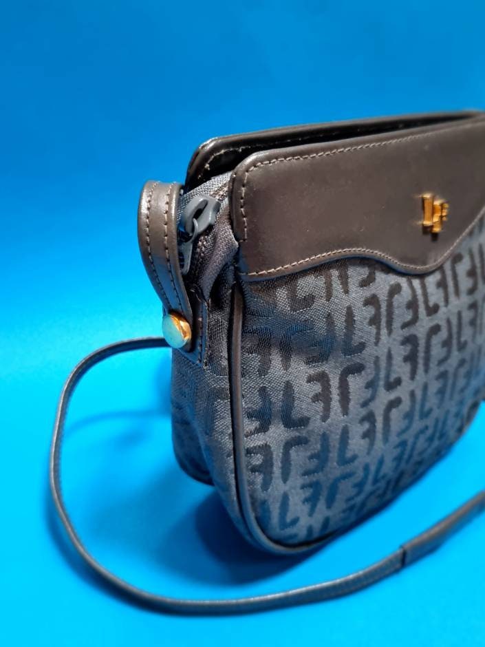 Vintage Louis Feraud Paris Black Leather Flap Crossbody Shoulder Bag Ring  Detail