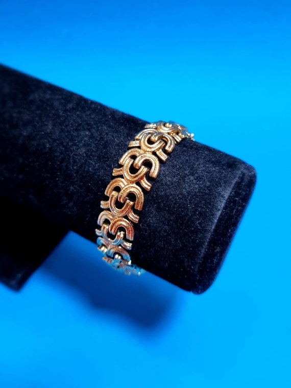 1960s Stunning Leaf Motif Link Bracelet in 18K Tri-Color Gold