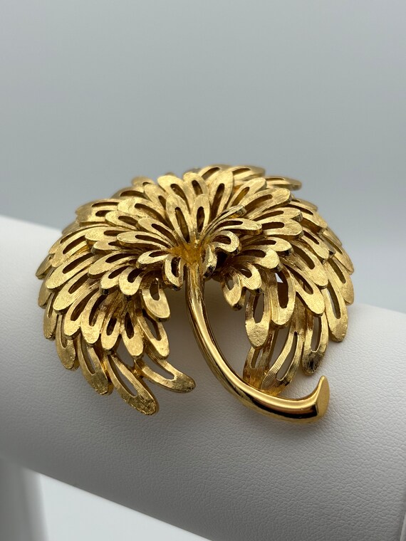 Monet, 60s vintage gold plated floral brooch - image 2