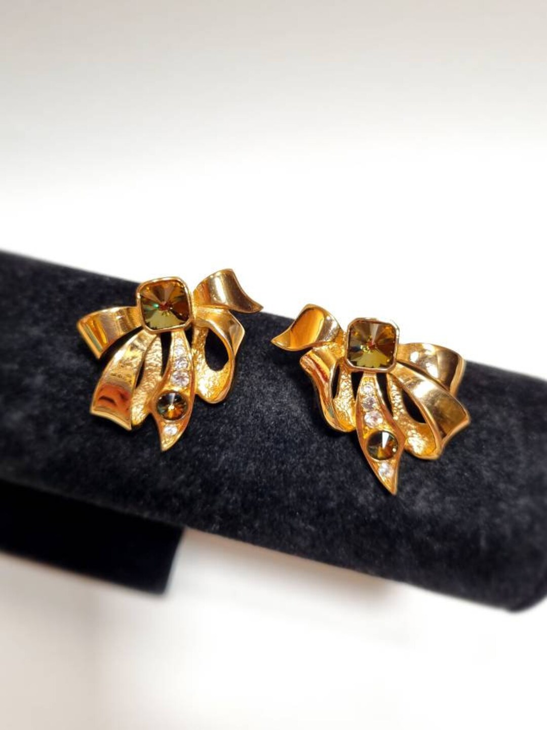 Bergdorf Goodman, 80s Vintage Crystal & Gold Plated Bow Pierced