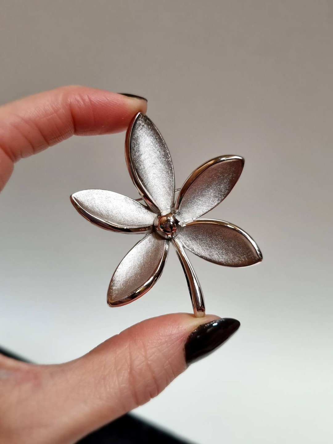 Trifari, 60s Vintage Silver Plated Flower Brooch Etsy
