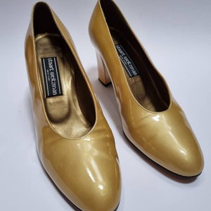 Stuart Weitzman, 80s vintage gold patent letter heels