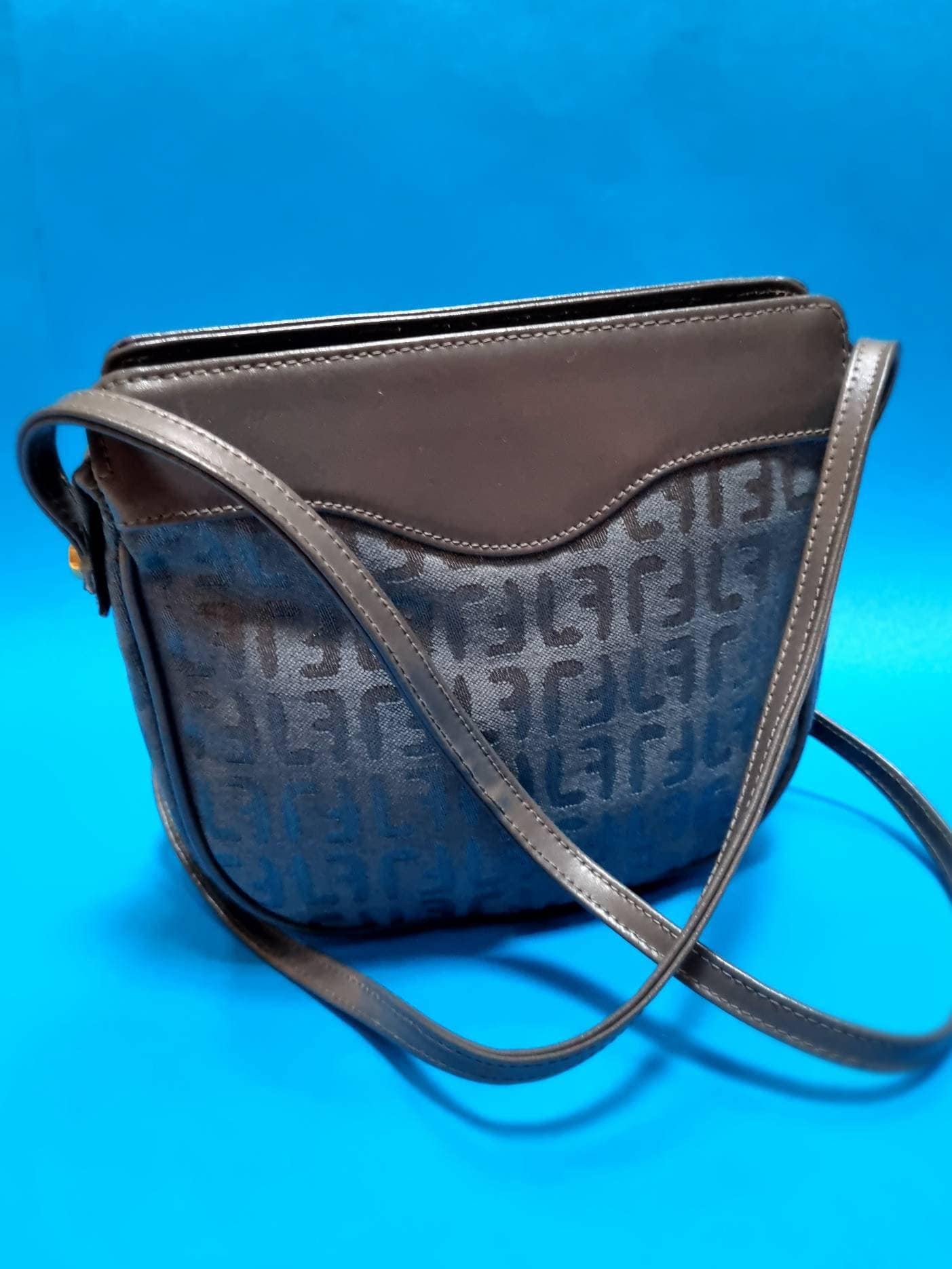 Louis Féraud 80s Vintage Grey Logo Crossbody Bag -  Israel