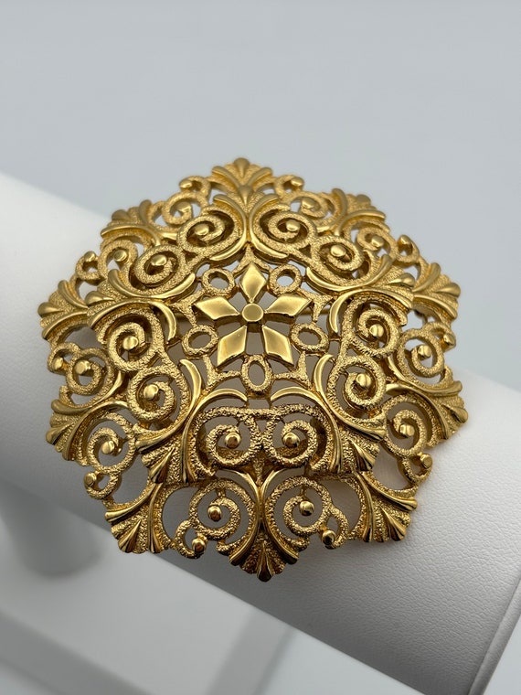 Monet, 60s vintage gold plated openwork flower br… - image 1