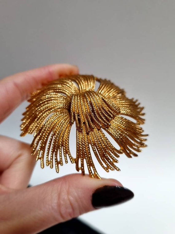 Monet, 60s vintage “Cordelia” large gold plated f… - image 3