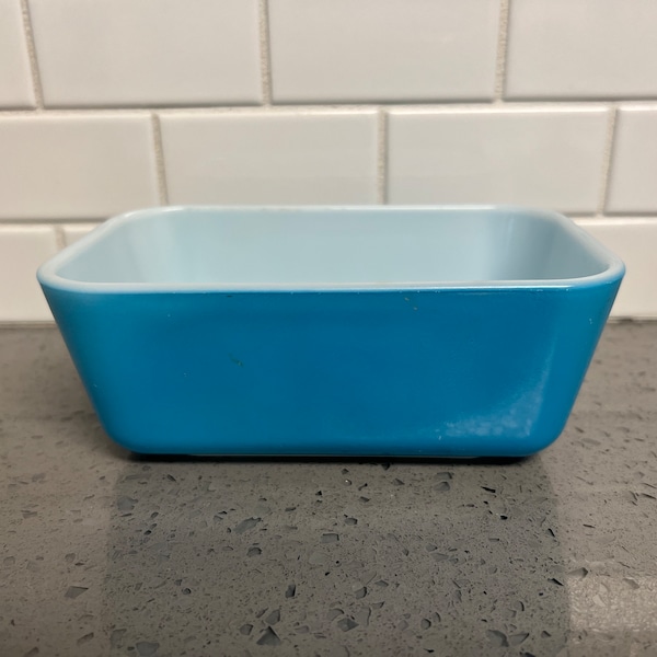 Pyrex 502 refrigerator dish Blue