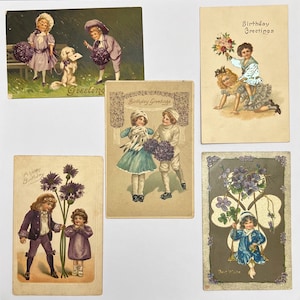 Conjunto de cinco postales antiguas con hermosos niños. Violetas. Doguillo. Armiño. Ramo. Suministro de diarios basura