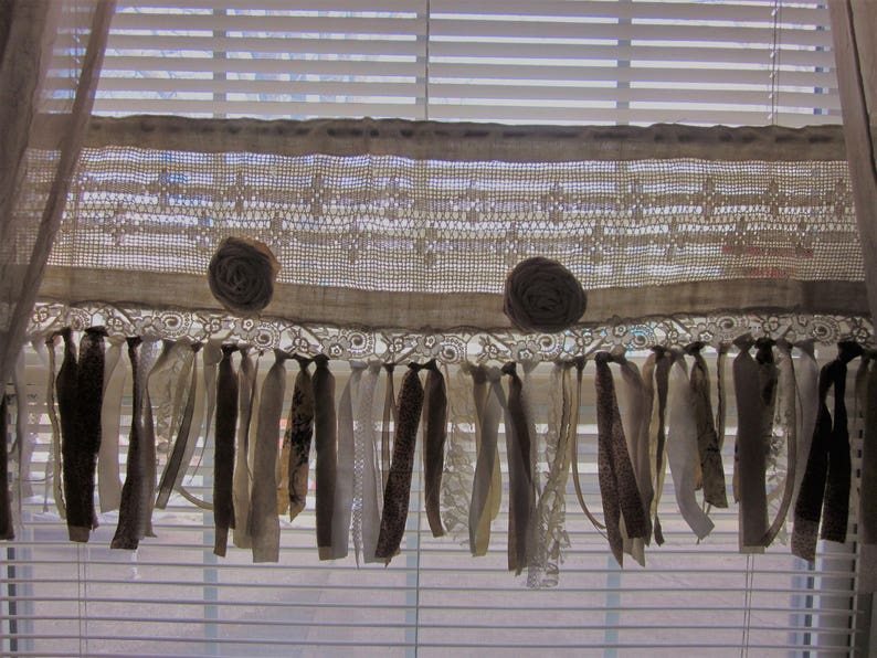 Lovely Vintage Crochet And Linen Valance Hand Tied Rolled Roses