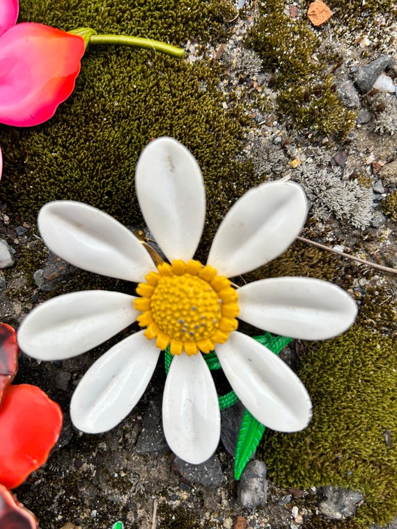 Flower Power Brooches - image 3