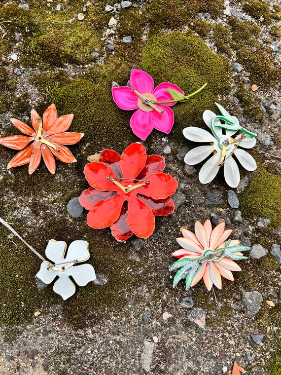Flower Power Brooches - image 8
