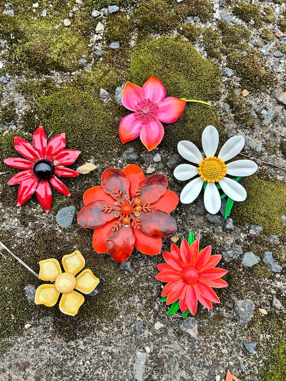 Flower Power Brooches - image 1