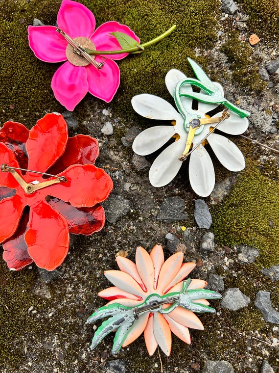 Flower Power Brooches - image 10