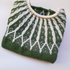 PDF Anleitung für zweifarbigen Zopfmuster &quot;&quot;Green tales sweater&quot;&quot; , digitaler Sofort-Download