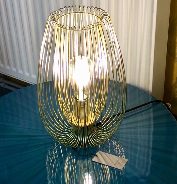 gold wire table lamp