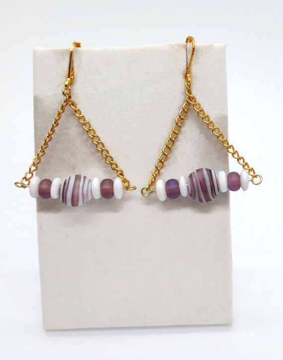 E-1686 Purple and White dangle Earrings