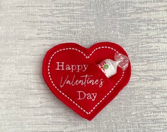 Valentines heart, candy holder, embroidered heart, mini chocolate bar, felt heart, gift for her, happy Valentine's Day, sweet holder, gifts