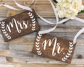 Mr and Mrs Wooden Chair Sign| Rustic Wedding Decor| Wooden Wedding Decor| Chair Sign| Farmhouse Wedding| Spring Wedding| Summer Wedding