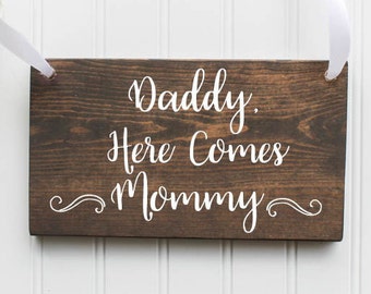 Daddy Here Comes Mommy Wooden Sign| Ring Bearer Sign| Flower Girl Sign| Rustic Wedding Decor| Wedding Decor| Spring Wedding| Summer Wedding