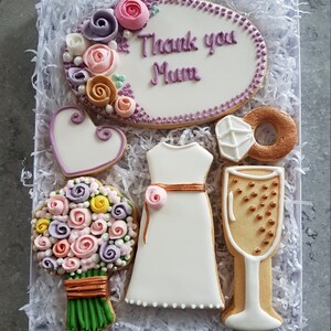 Hand Decorated Wedding Cookies/ Bespoke Gift Set/ Personalised thank you gift box/ Bespoke cookies/ Cookies for Mum bild 1