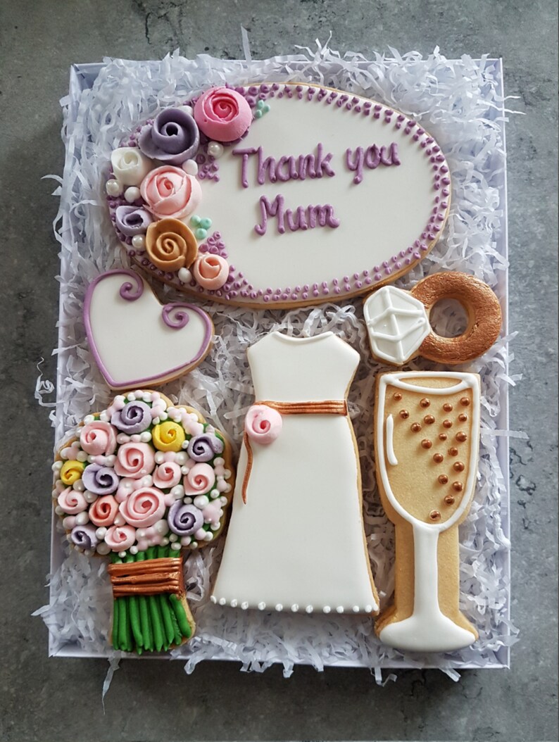 Hand Decorated Wedding Cookies/ Bespoke Gift Set/ Personalised thank you gift box/ Bespoke cookies/ Cookies for Mum bild 1