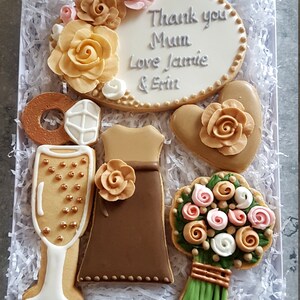 Hand Decorated Wedding Cookies/ Bespoke Gift Set/ Personalised thank you gift box/ Bespoke cookies/ Cookies for Mum bild 4