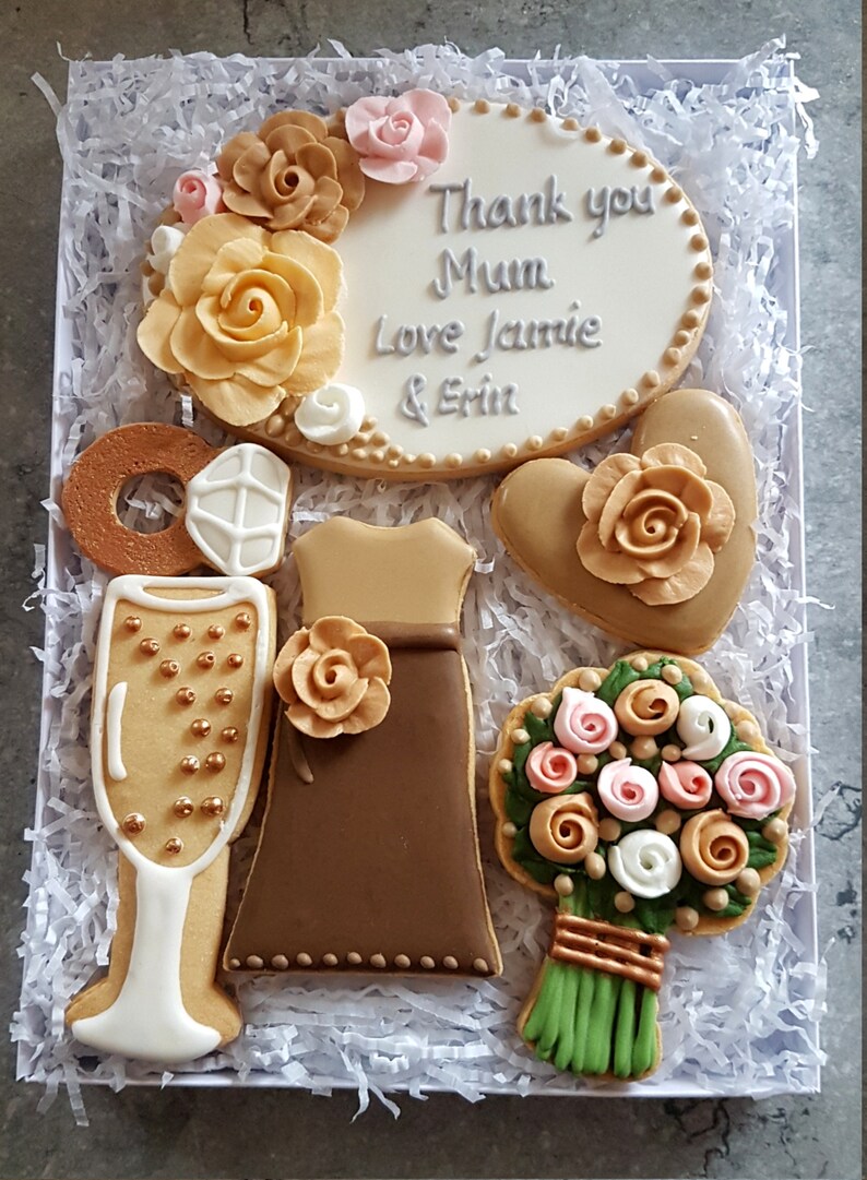 Hand Decorated Wedding Cookies/ Bespoke Gift Set/ Personalised thank you gift box/ Bespoke cookies/ Cookies for Mum bild 4
