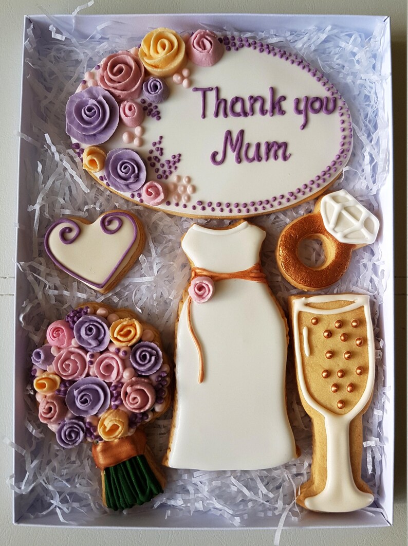 Hand Decorated Wedding Cookies/ Bespoke Gift Set/ Personalised thank you gift box/ Bespoke cookies/ Cookies for Mum bild 2