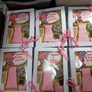 Hand Decorated Wedding Cookies/ Bespoke Gift Set/ Personalised thank you gift box/ Bespoke cookies/ Cookies for Mum bild 6