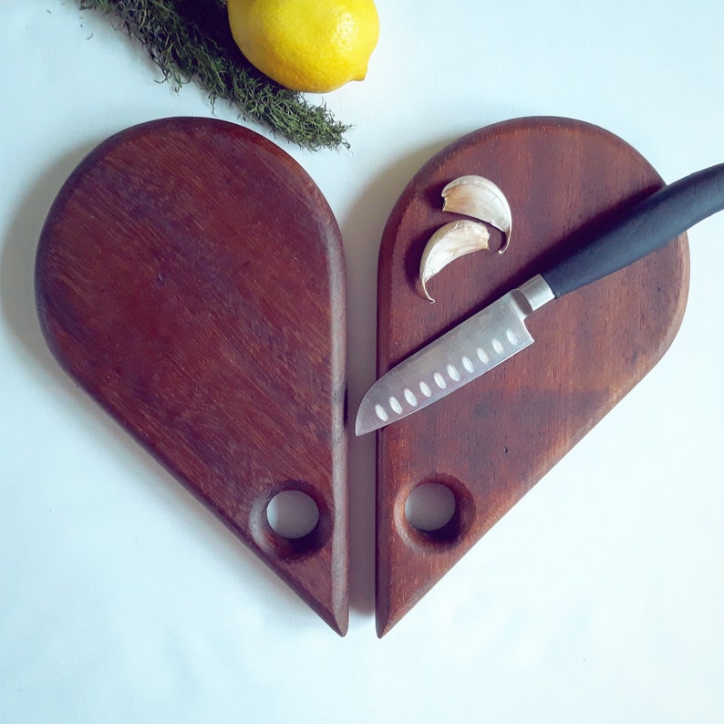 Hardwood teardrop cutting board for garlic/chilli/herbs etc. image 2
