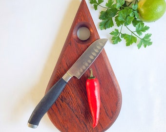 Hardwood teardrop cutting board for garlic/chilli/herbs etc.