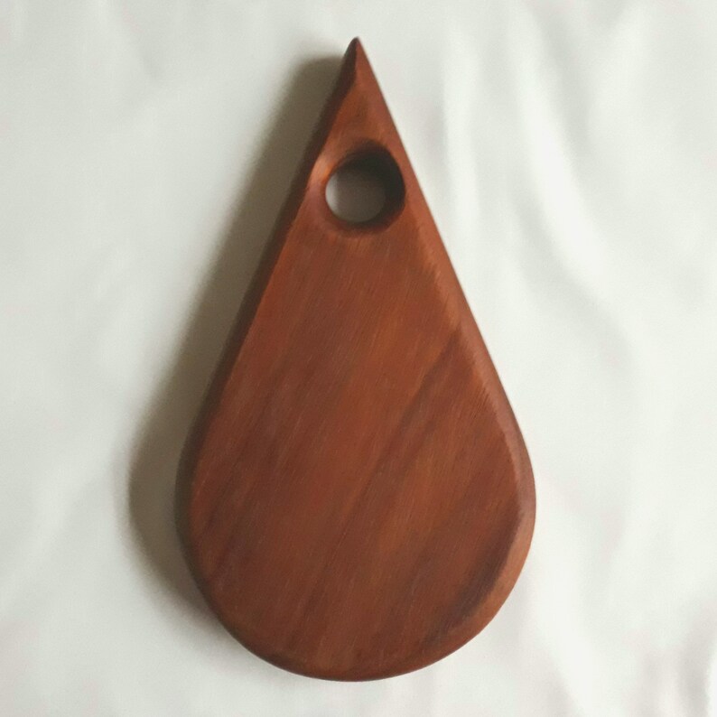 Hardwood teardrop cutting board for garlic/chilli/herbs etc. image 4