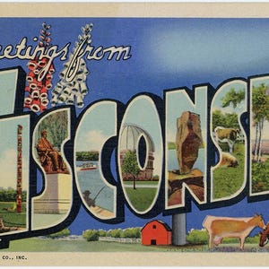 Può includere: Cartolina vintage con la scritta "Greetings from Wisconsin". Le lettere sono riempite con immagini dei monumenti del Wisconsin, tra cui il Campidoglio, una statua e mucche. La cartolina ha uno sfondo blu.