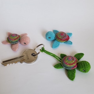 Turtle with key ring attachment, amigurumi kawaii miniature crochet animal, party or thank you gift Handmade in Brittany