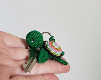 Turtle with key ring attachment, amigurumi kawaii miniature crochet animal, party or thank you gift Handmade in Brittany