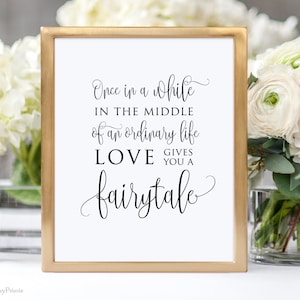Di tanto in tanto nel mezzo di una vita ordinaria l'amore ti regala una favola, calligrafia, A030