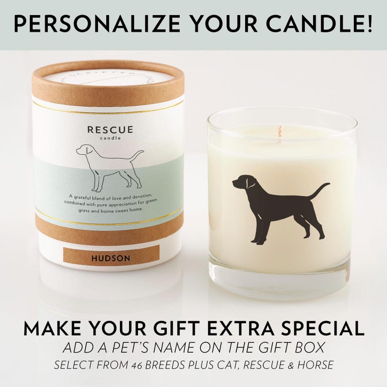 Puede incluir: Una vela personalizada con una etiqueta marr&oacute;n y blanca que dice "RESCUE candle". La etiqueta tambi&eacute;n incluye una silueta negra de un perro y el texto "A grateful blend of love and devotion, combined with pure appreciation for green grass and home sweet home". La vela est&aacute; en un frasco de vidrio transparente con una vela blanca dentro. El texto "HUDSON" est&aacute; en la etiqueta. La imagen tambi&eacute;n incluye el texto "PERSONALIZE YOUR CANDLE!" y "MAKE YOUR GIFT EXTRA SPECIAL ADD A PET'S NAME ON THE GIFT BOX SELECT FROM 46 BREEDS PLUS CAT, RESCUE & HORSE".