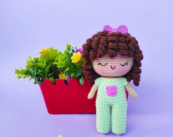 Tutorial de muñeca de crochet / Patrón de muñeca Momo amigurumi de Amiville / Muñeca de crochet para principiantes, fácil y sin costuras.