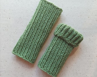 Light Green MINIMALIST Baby leg warmers 0-6 month I Toddler's getras I Hand knitted & embroidered baby leg cuffs