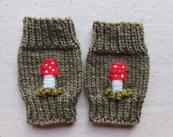 MUSHROOM (green) Baby leg warmers 0-6 month I Toddler's getras I Hand knitted & embroidered baby leg cuffs